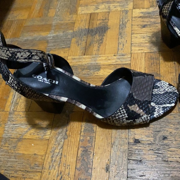 Coach sandals size 7.5 only used twice good condition - Picture 2 of 5